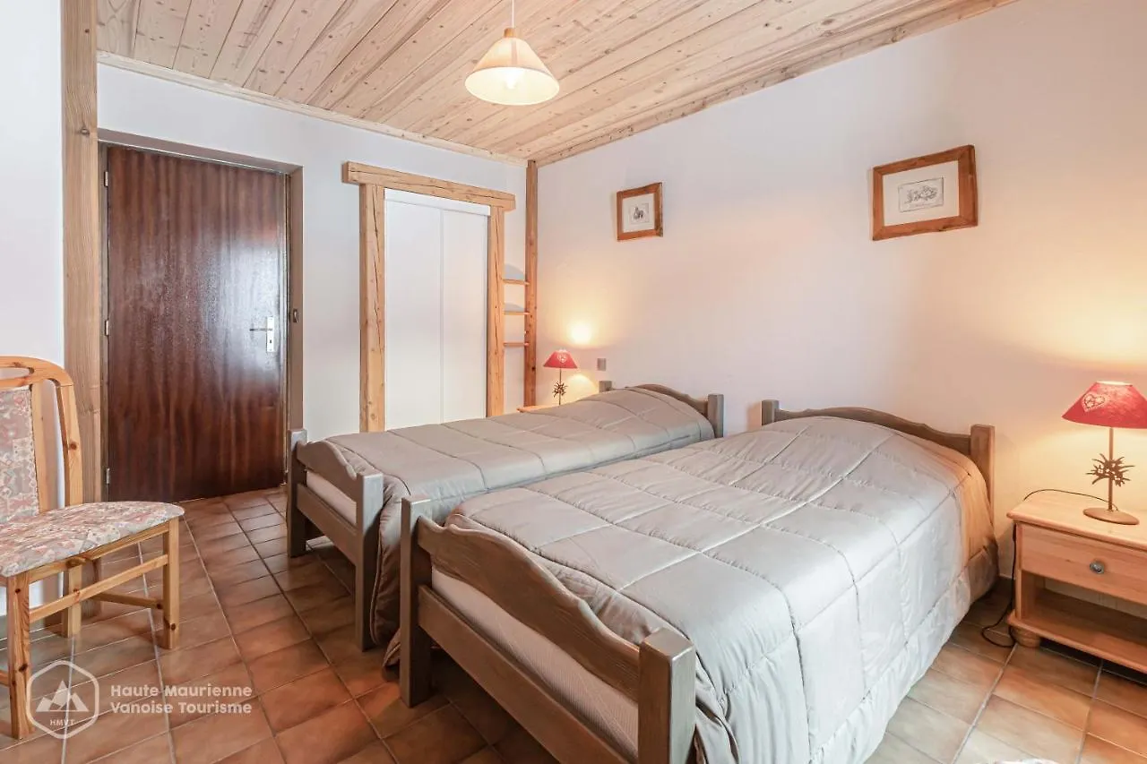 153 Rue des Rochers Lanslevillard Appartement